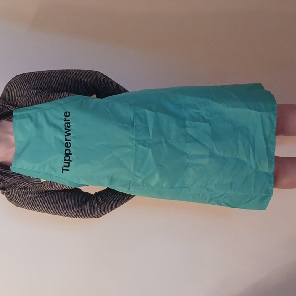 Tupperware nylon apron with pockets fully adjustable Costume